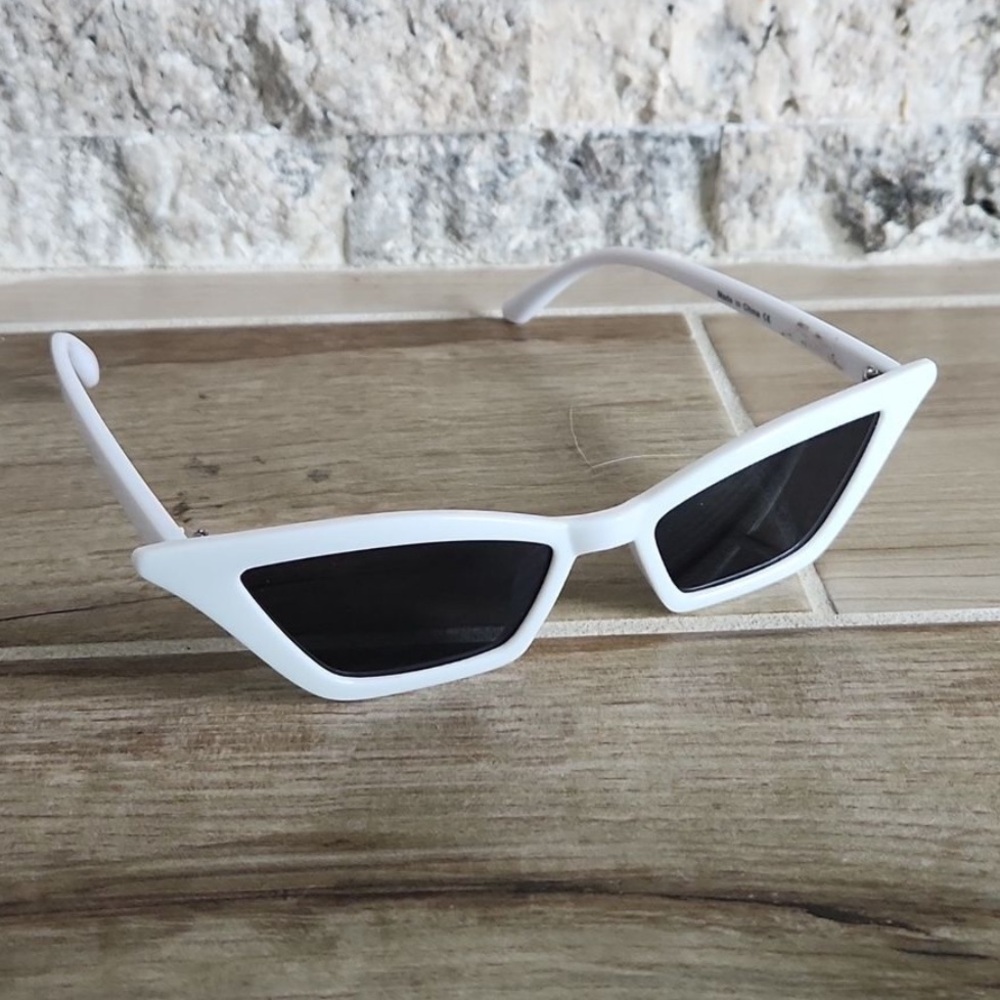 Chic White Cat-Eye Sunglasses Barbie